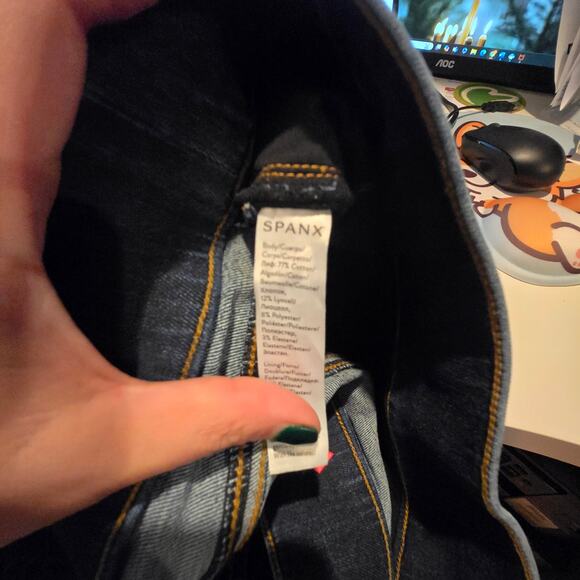 Spanx Sz M Jeans Distressed SKINNY Ankle Length Stretchy Pull raw hem - Picture 6 of 7